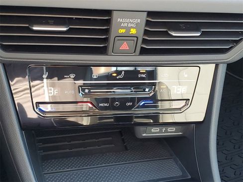 Used 2025 Volkswagen Jetta SE image 19