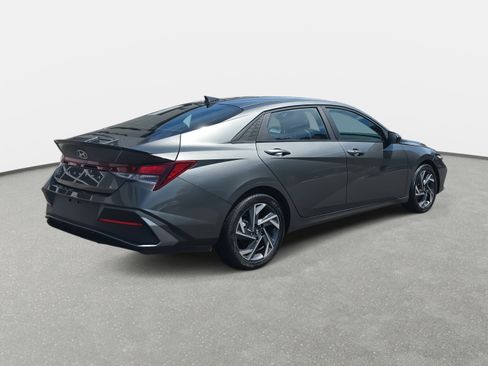 Certified 2025 Hyundai Elantra Sport FWD image 5