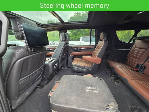 Used 2023 GMC Yukon XL Denali Ultimate AWD/4WD image 19