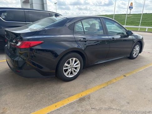 Used 2025 Toyota Camry LE image 9