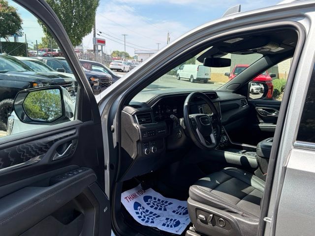 Used 2023 GMC Yukon XL Denali AWD/4WD image 12