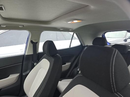 Used 2022 Hyundai Venue SEL FWD image 7