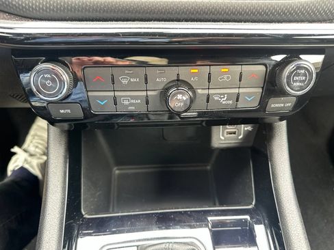 Used 2023 Jeep Compass Latitude w/ Convenience Group AWD/4WD image 23