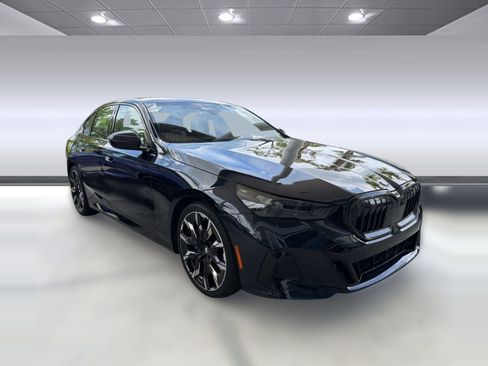 Used 2026 BMW 530i w/ M Sport Package RWD image 7