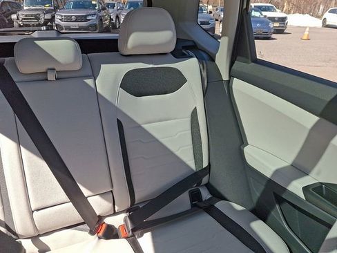 Certified 2025 Volkswagen Taos SE w/ Panoramic Sunroof Package image 20
