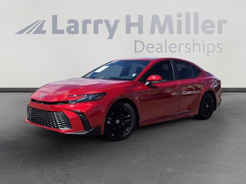 Used 2025 Toyota Camry SE w/ Multimedia Upgrade Package image 1