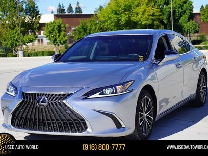 Used 2025 Lexus ES 300h w/ Premium Package