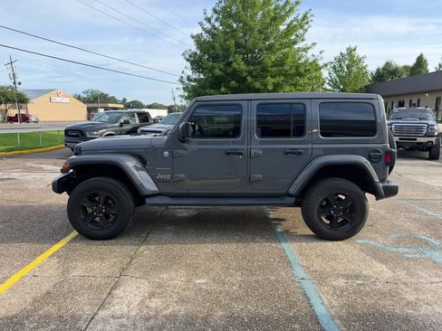 Used 2020 Jeep Wrangler Unlimited Sahara w/ Cold Weather Group AWD/4WD image 2