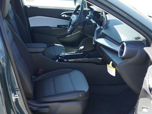 New 2026 Chevrolet Trax LT w/ LT Convenience Package FWD image 28