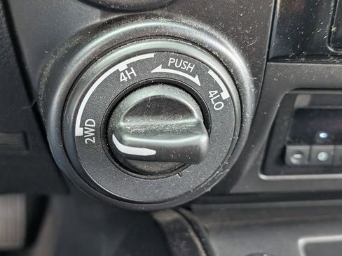 Used 2024 Nissan Titan PRO-4X w/ Pro-4x Convenience Package AWD/4WD image 19