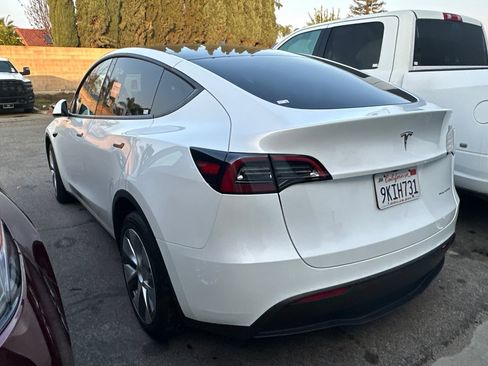 Used 2023 Tesla Model Y Long Range image 3