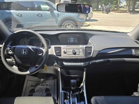 Used 2017 Honda Accord LX image 13