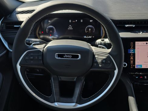 New 2026 Jeep Grand Cherokee Altitude AWD/4WD image 19