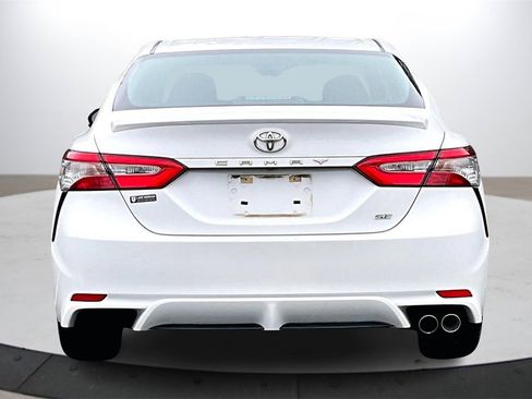 Used 2018 Toyota Camry SE image 8