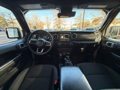 Used 2022 Jeep Wrangler Rubicon w/ Cold Weather Group image 7