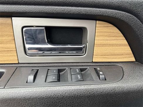 Used 2011 Ford F150 Lariat w/ Lariat Chrome Pkg image 23