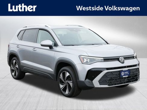 Certified 2025 Volkswagen Taos SE w/ Panoramic Sunroof Package image 1