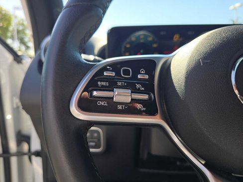 Used 2022 Mercedes-Benz GLB 250 image 30
