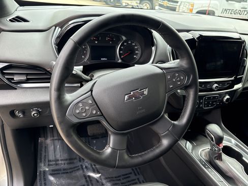 Used 2023 Chevrolet Traverse RS AWD/4WD image 18