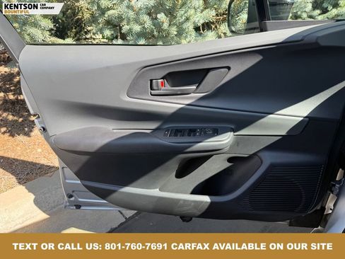 Used 2024 Toyota Prius LE image 21