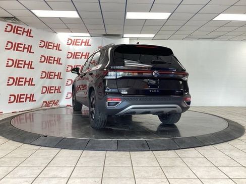 Used 2025 Volkswagen Taos SEL AWD/4WD image 5