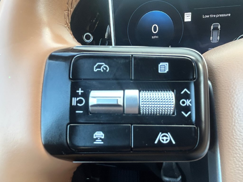 Used 2025 Hyundai Santa Fe Limited FWD image 12