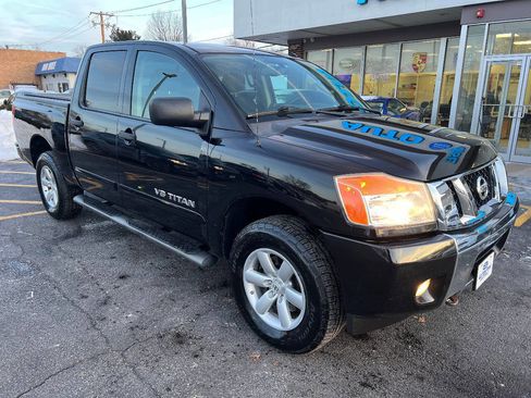 Used 2014 Nissan Titan SV w/ SV Value Truck Package image 4