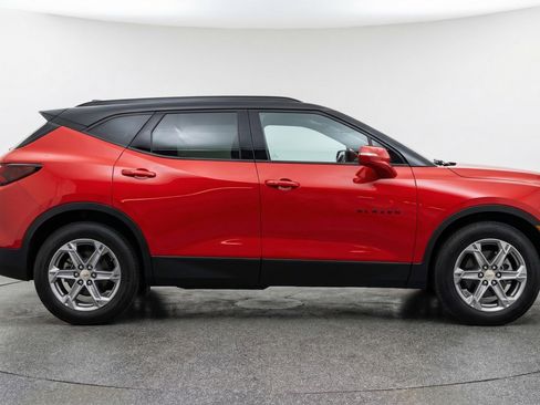 Used 2025 Chevrolet Blazer LT FWD image 11
