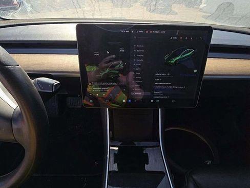 Used 2019 Tesla Model 3 Mid Range image 5