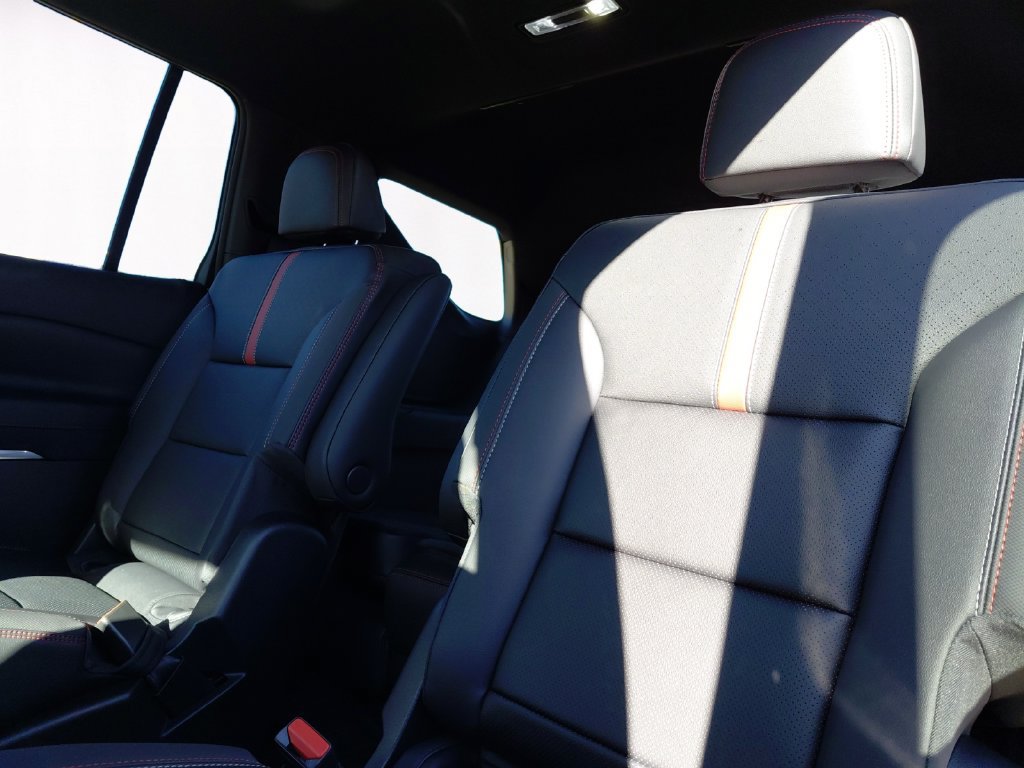 Used 2026 Chevrolet Traverse RS FWD image 13