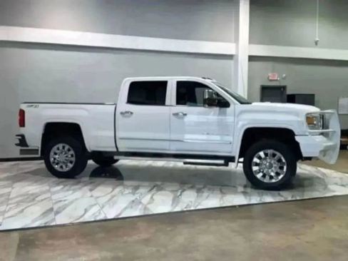 Used 2015 GMC Sierra 2500 Denali w/ Duramax Plus Package image 30