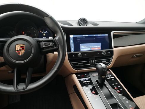 Certified 2024 Porsche Macan AWD/4WD image 13