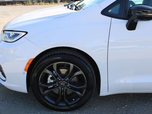 New 2026 Chrysler Pacifica Select image 7