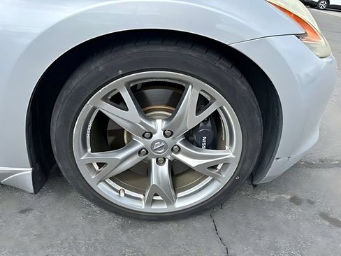 Used 2009 Nissan 370Z Touring w/ Sport Pkg RWD image 11