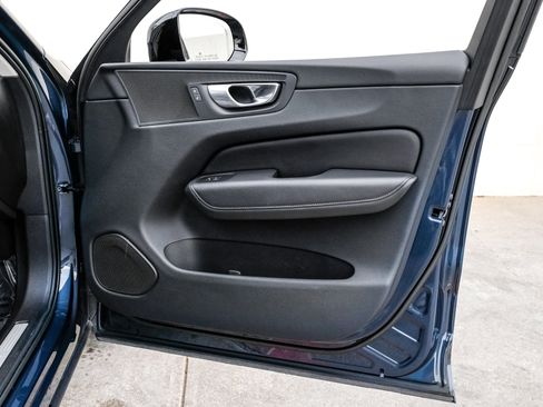 Used 2023 Volvo XC60 B5 Plus image 41