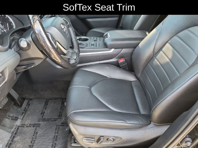 Used 2024 Toyota Highlander XLE AWD/4WD image 12
