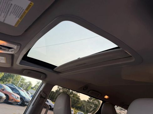 Used 2018 Toyota Sienna XLE FWD image 47