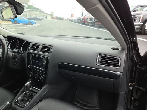Used 2017 Volkswagen Jetta SEL FWD image 14