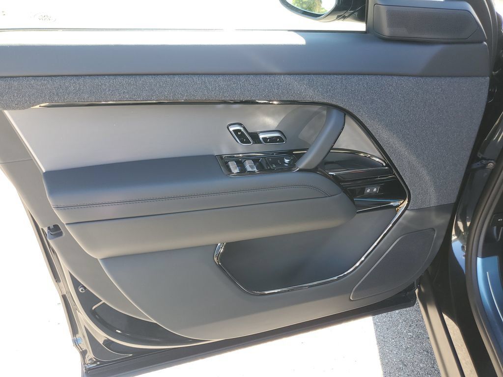 New 2027 Land Rover Range Rover Sport SE AWD/4WD image 9