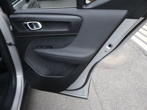 Used 2025 Volvo XC40 B5 Core AWD/4WD image 33