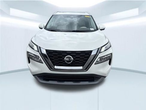 Used 2021 Nissan Rogue SV w/ Premium Package FWD image 2