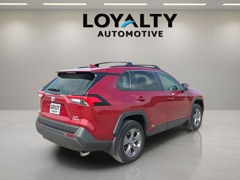 Used 2024 Toyota RAV4 XLE w/ Convenience Package image 5