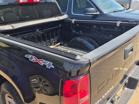 Used 2022 Chevrolet Colorado W/T AWD/4WD image 4