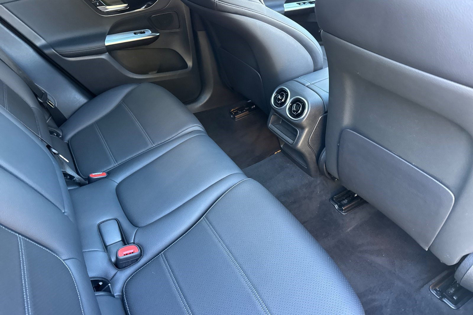 Used 2026 Mercedes-Benz GLC 350e 4MATIC image 35