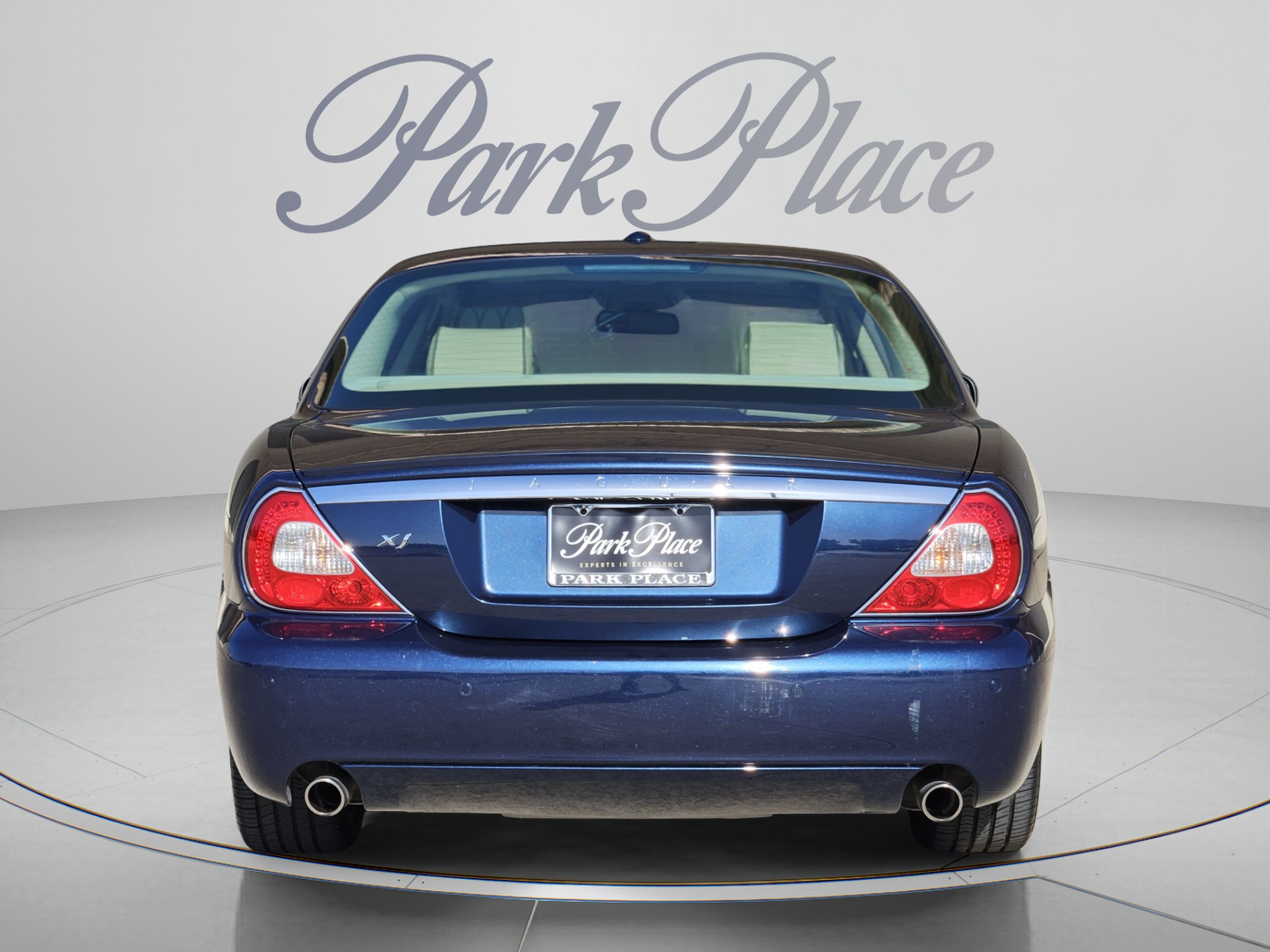 Used 2009 Jaguar XJ8 RWD image 4