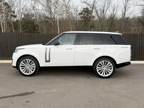 New 2025 Land Rover Range Rover SE image 2