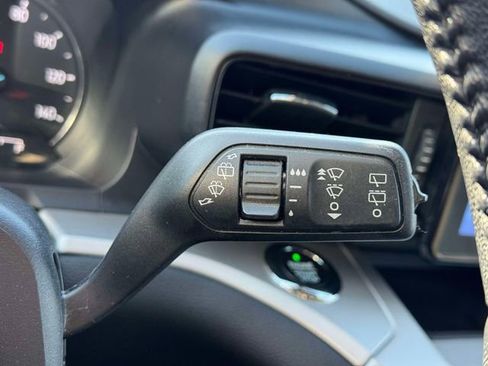 Used 2021 Ford Explorer XLT AWD/4WD image 29