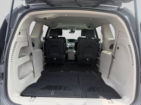 Used 2022 Chrysler Pacifica Touring-L AWD/4WD image 19