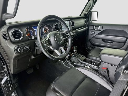 Used 2018 Jeep Wrangler Unlimited Sahara AWD/4WD image 10