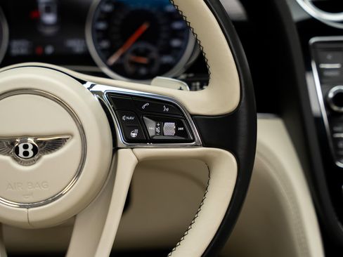 Used 2018 Bentley Bentayga AWD/4WD image 45